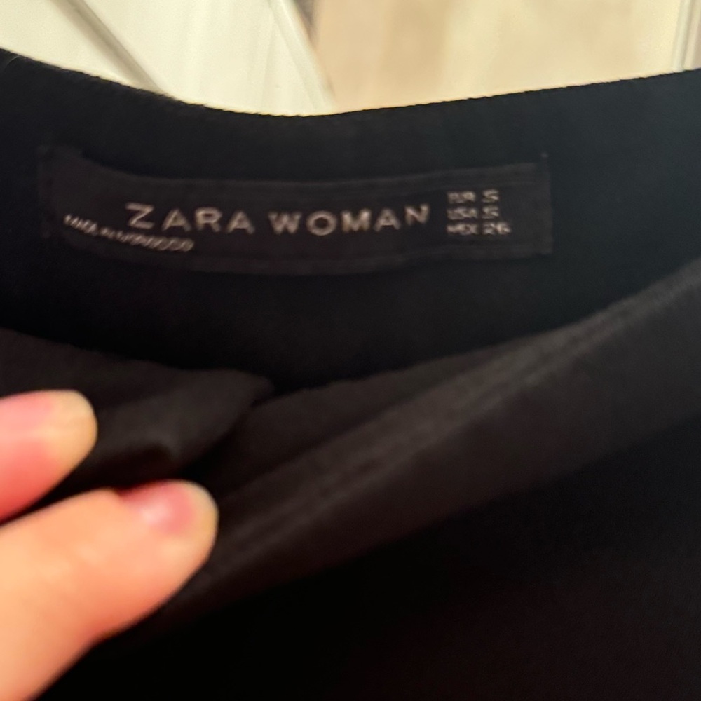 Zara Ruffled Black Capri Pants - Picture 3 of 6